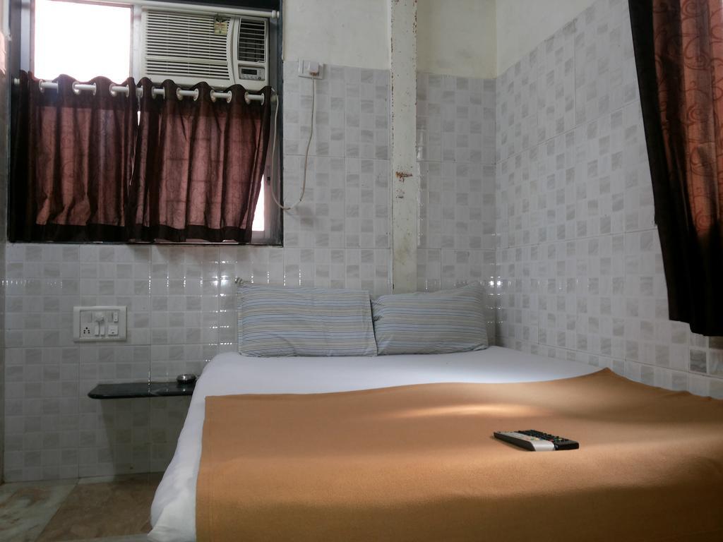 Hotel Al Mehraj Мумбаи Экстерьер фото