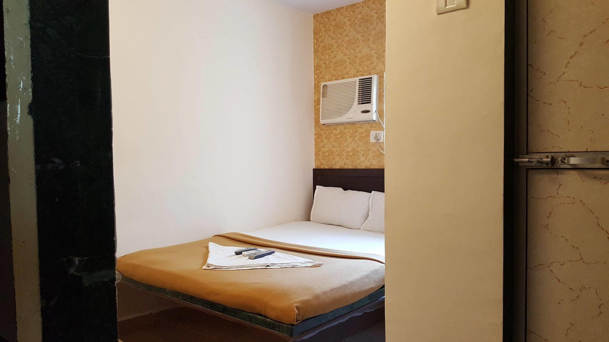 Hotel Al Mehraj Мумбаи Экстерьер фото